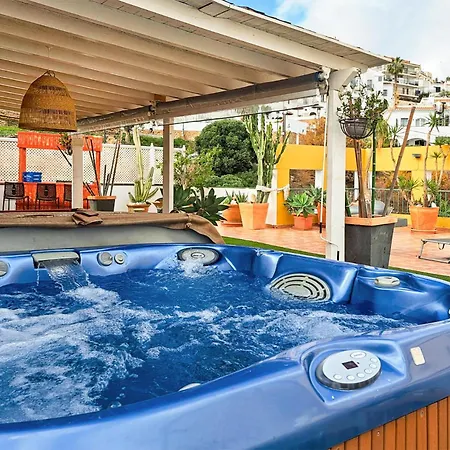 Apartment Stunning In With Jacuzzi